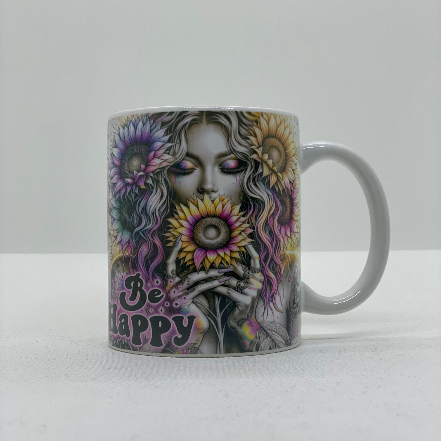 Tasse mit Druck "Be Happy"